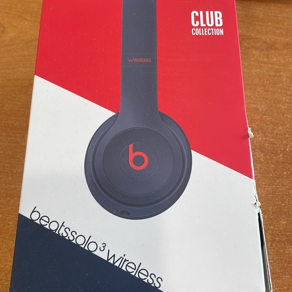 Brand new BeatsSolo3 wireless